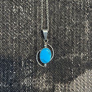 TURQUOISE & STERLING SILVER. Necklace.